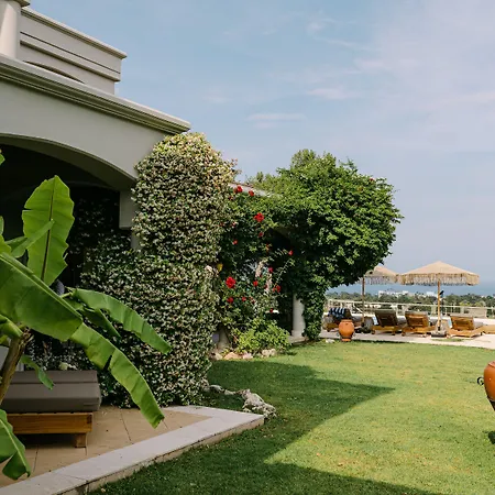 Blu Estate Luxury Mediterranean Villa *